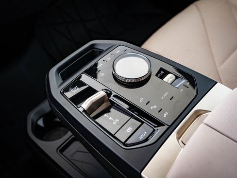 Used 2023 BMW iX M60 image 31