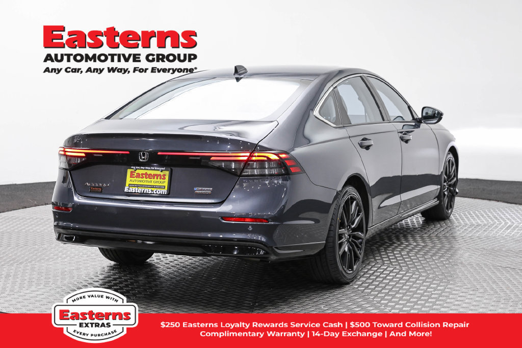 Used 2023 Honda Accord Touring image 6