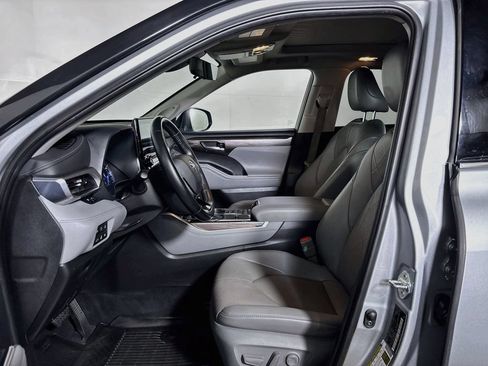 Used 2021 Toyota Highlander Platinum AWD/4WD image 11