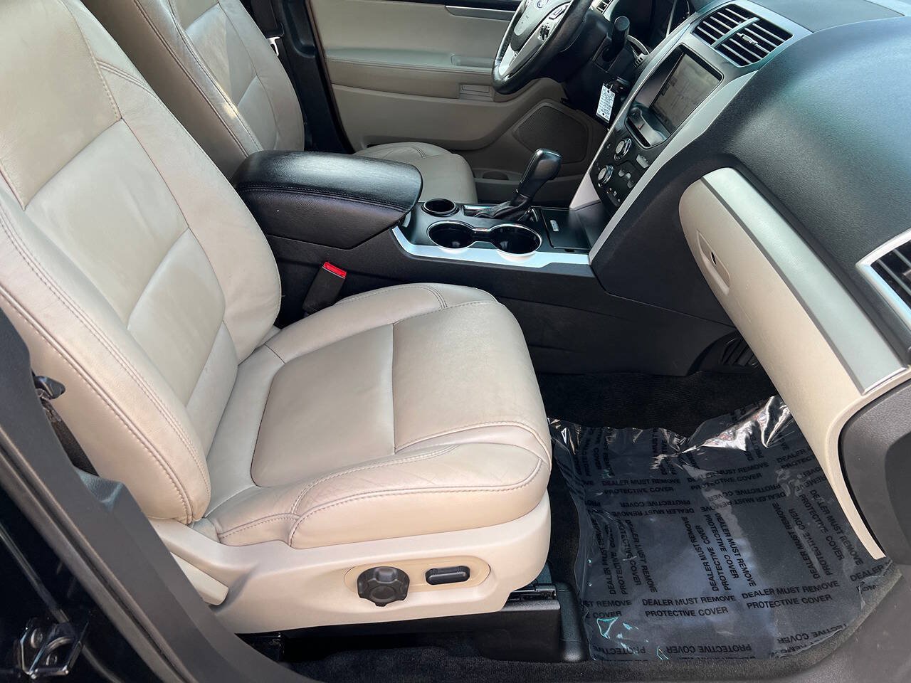 Used 2015 Ford Explorer XLT w/ Equipment Group 202A FWD image 29