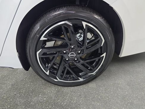 New 2026 Nissan Sentra SR w/ SR Premium Package FWD image 30