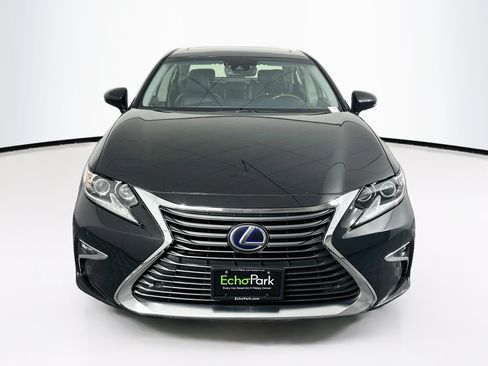 Used 2017 Lexus ES 300h FWD image 2