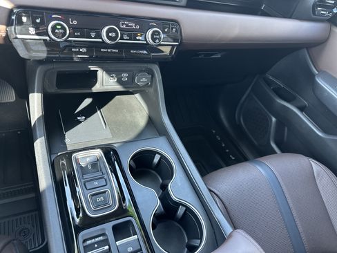 Used 2025 Honda Pilot Elite image 19