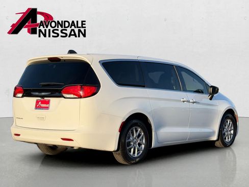 Used 2024 Chrysler Voyager LX FWD image 7