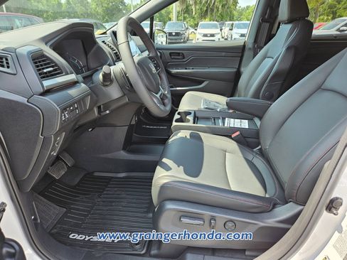 Used 2024 Honda Odyssey Sport image 9