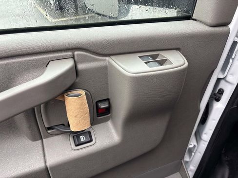 Used 2024 GMC Savana 3500 Work Van w/ Power Convenience Package image 9