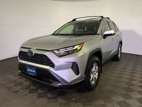 Used 2024 Toyota RAV4 LE AWD/4WD image 3