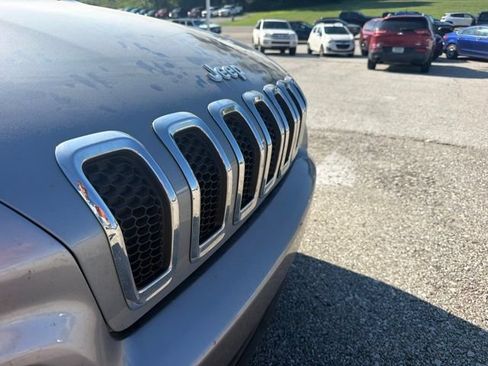 Used 2014 Jeep Cherokee Sport FWD image 9
