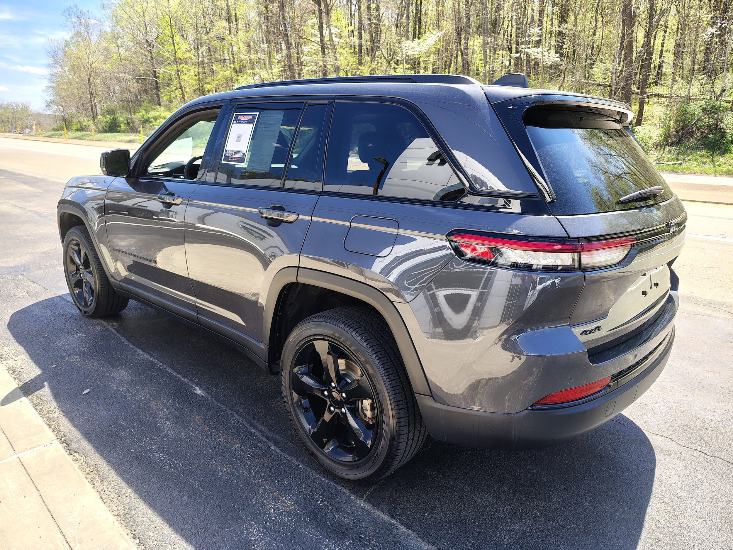 Certified 2025 Jeep Grand Cherokee Altitude AWD/4WD image 7