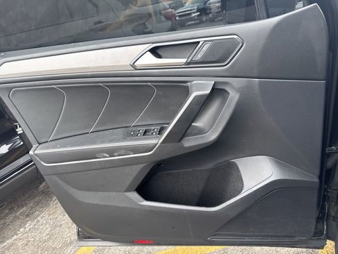 Used 2023 Volkswagen Tiguan SE image 9