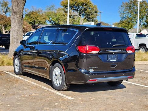 Certified 2018 Chrysler Pacifica Touring Plus w/ Tire & Wheel Group image 5