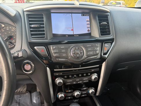 Used 2018 Nissan Pathfinder 4WD image 14