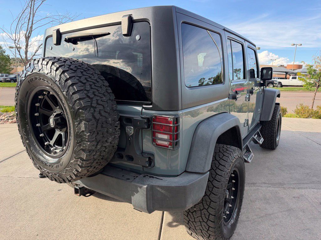 Used 2015 Jeep Wrangler Unlimited Rubicon w/ Connectivity Group AWD/4WD image 8