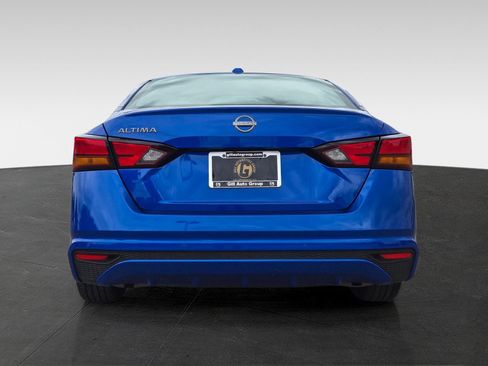 Used 2025 Nissan Altima 2.5 SV FWD image 5