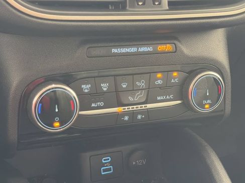 Used 2022 Ford Escape SE w/ SE Sport Appearance Package FWD image 8