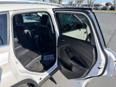 Used 2019 Ford Escape Titanium AWD/4WD image 11