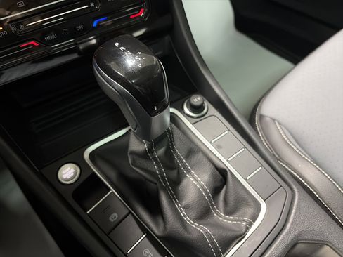 Certified 2025 Volkswagen Jetta SE FWD image 23