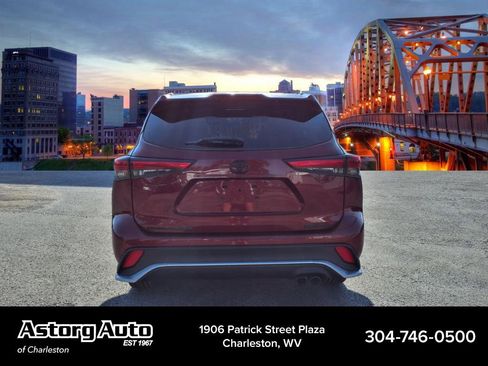 Used 2022 Toyota Highlander XSE image 4