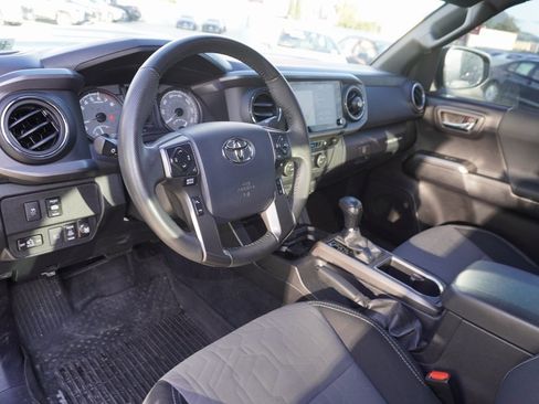 Used 2020 Toyota Tacoma TRD Sport image 6
