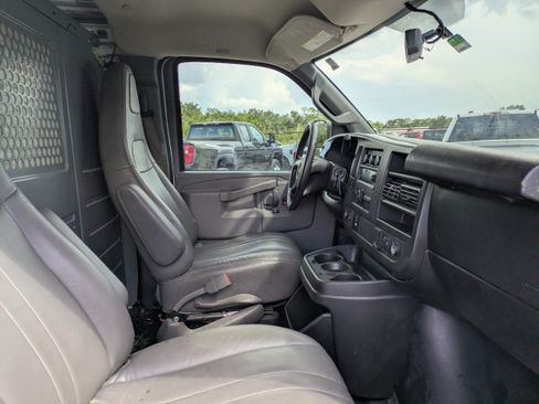 Used 2016 Chevrolet Express 2500 RWD image 16