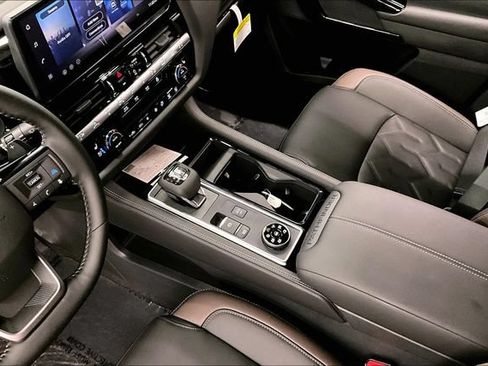 New 2026 Nissan Pathfinder Platinum w/ Cargo Package AWD/4WD image 8
