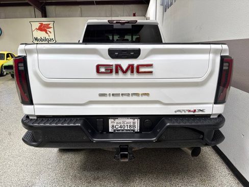 Used 2024 GMC Sierra 2500 AT4X image 8