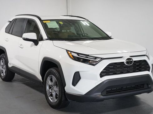 Used 2025 Toyota RAV4 LE AWD/4WD image 3