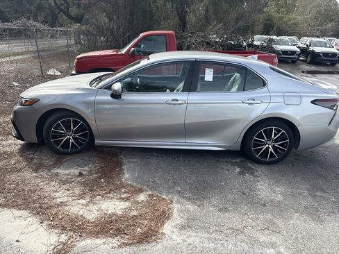 Used 2022 Toyota Camry SE image 7