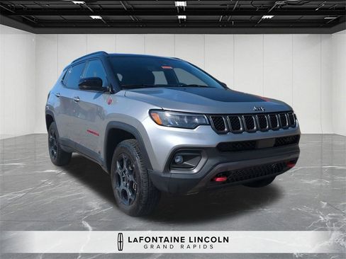 Used 2023 Jeep Compass Trailhawk image 7