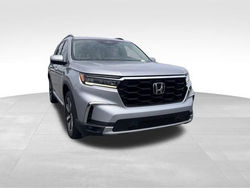 Used 2023 Honda Pilot Touring image 8