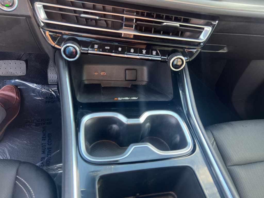 Used 2025 Chevrolet Traverse LT AWD/4WD image 17