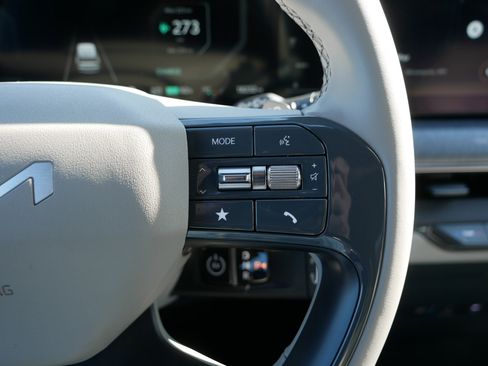 Certified 2024 Kia EV9 Wind image 29