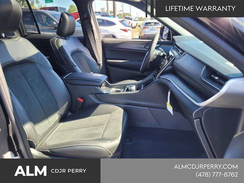 New 2025 Jeep Grand Cherokee Altitude AWD/4WD image 15