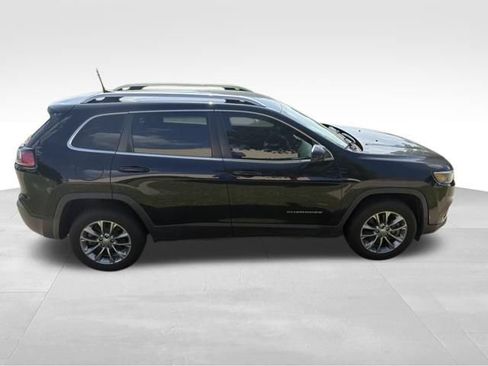 Used 2019 Jeep Cherokee Latitude Plus AWD/4WD image 3
