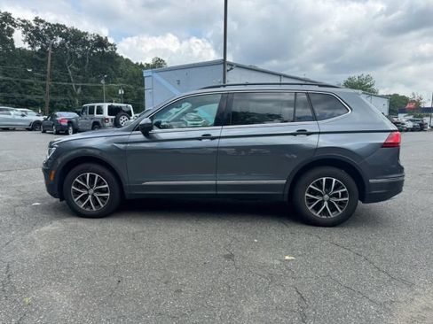 Used 2020 Volkswagen Tiguan SE w/ Panoramic Sunroof Package AWD/4WD image 2