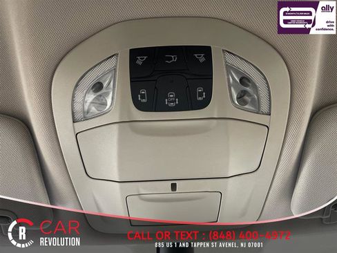 Used 2023 Chrysler Pacifica Touring-L FWD image 16