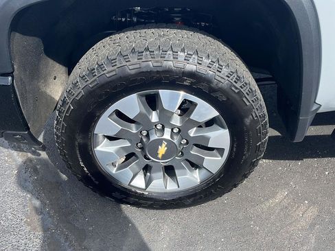 Used 2025 Chevrolet Silverado 2500 Custom w/ Custom Value Package image 34