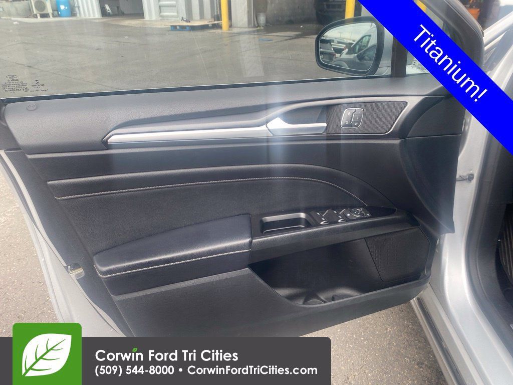 Used 2019 Ford Fusion Titanium AWD/4WD image 11