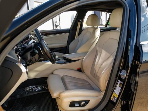 Used 2019 BMW 530e w/ Convenience Package image 31