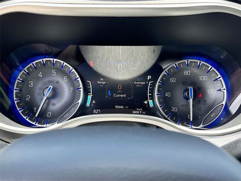 Used 2023 Chrysler Pacifica Touring-L FWD image 12