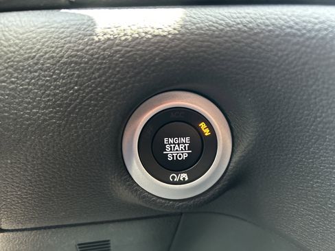 New 2026 Chrysler Pacifica Select image 38