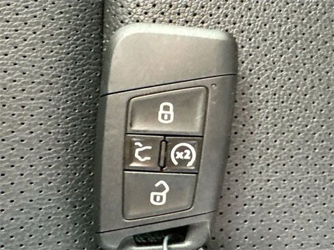 Used 2022 Volkswagen Taos SEL image 17