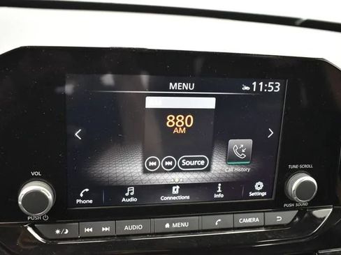 Used 2024 Nissan Pathfinder SV FWD image 30