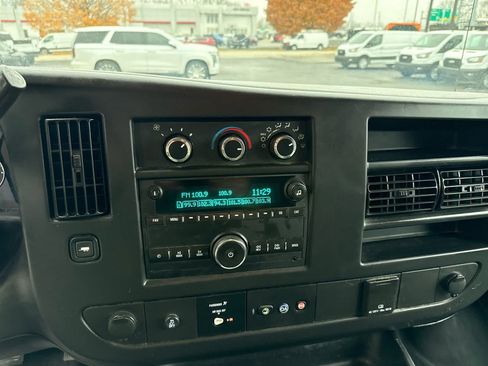 Used 2015 Chevrolet Express 2500 Extended image 15