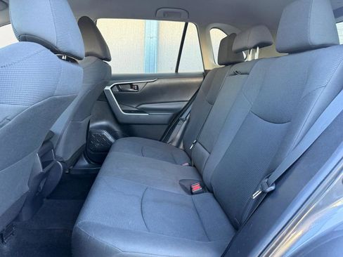 Used 2021 Toyota RAV4 LE FWD image 18