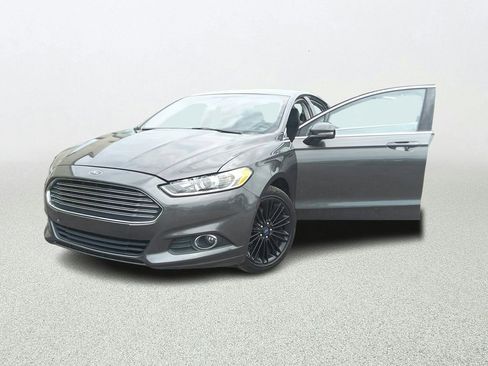 Used 2016 Ford Fusion SE w/ Equipment Group 202A FWD image 6