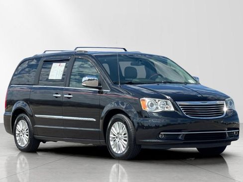 Used 2012 Chrysler Town & Country Limited w/ Luxury Group FWD image 8