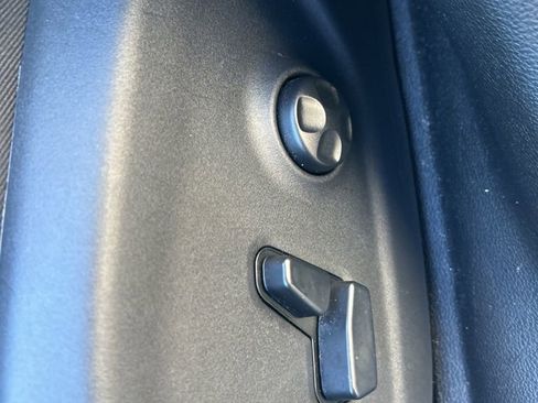 Used 2019 Jeep Cherokee Limited image 9