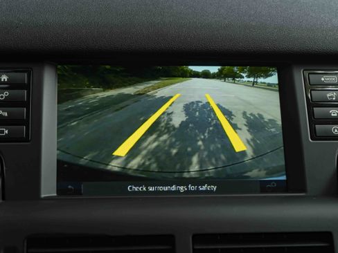 Used 2018 Land Rover Discovery Sport SE AWD/4WD image 29