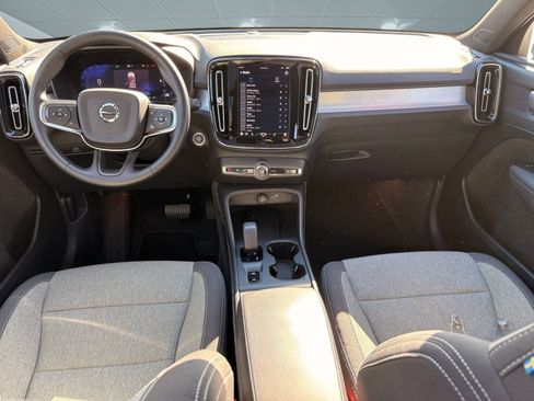 Certified 2025 Volvo XC40 B5 Core image 17